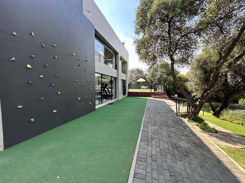 ONE BEDROOM PENTHOUSE APARTMENT WITH VIEWS FOR RENT!!!! - Photo 9