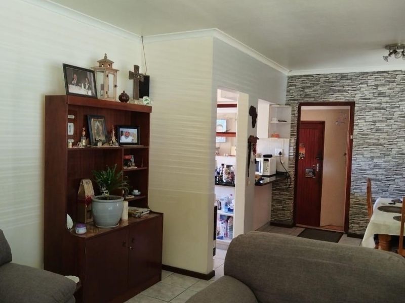 4 Bedroom House For Sale in Bothasig - Photo 9