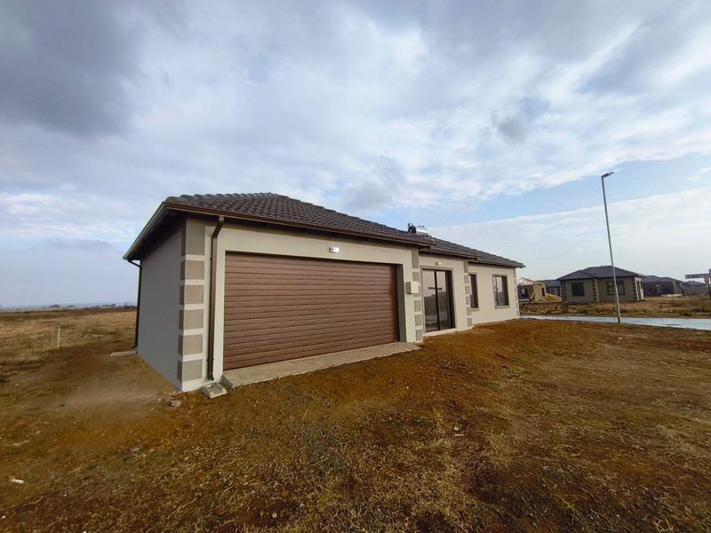 Spacious 3 Bedroom Home for Sale in Windmill Park Ext 32 - Photo 3