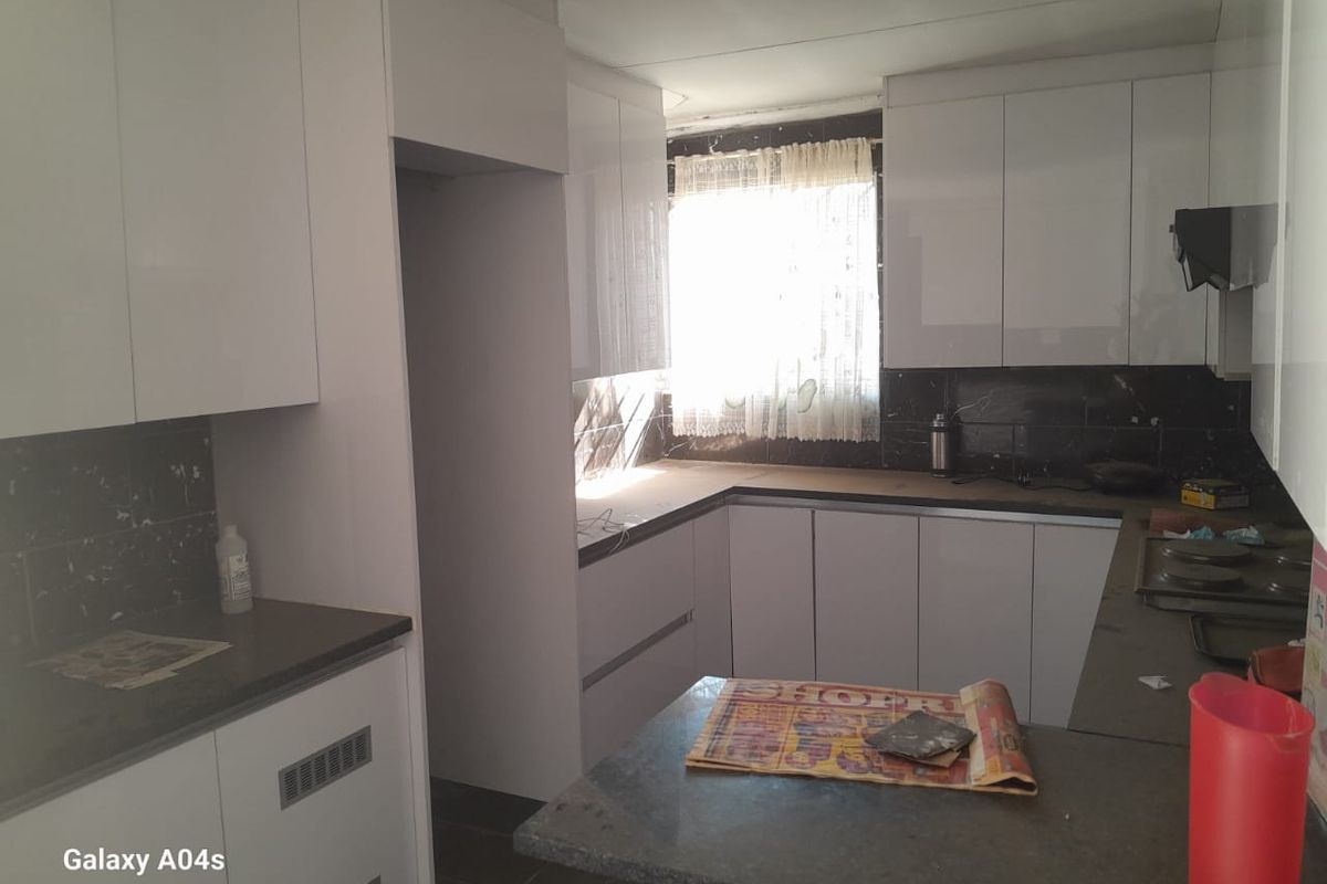 3Bedroom and 2 Bathrooms secure Family home - Photo 3