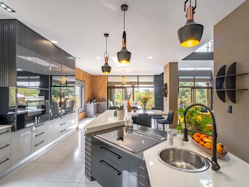 4 Bed Luxurious house for Sale in Carlswald North Estate - Photo 7