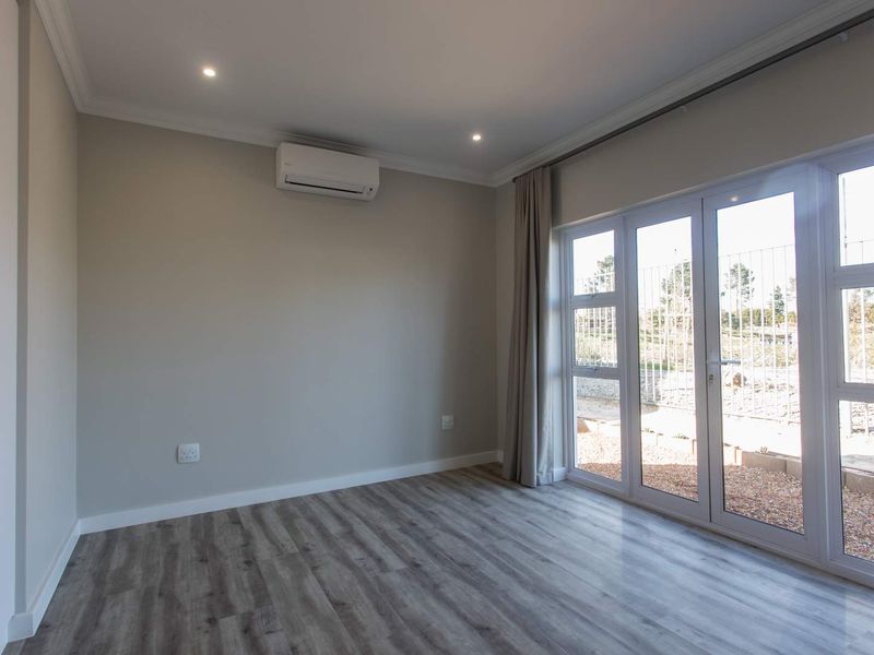 Family Three-Bedroom Home to Rent in The Vines II on Val de Vie Estate - Photo 9