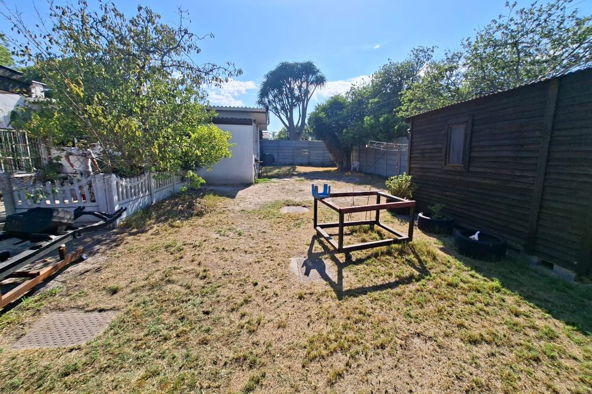 Spacious 3 Bedroom Family Home with Braai Room & Big Yard” - Photo 3