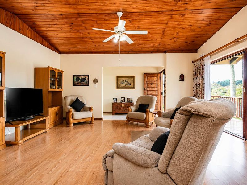 Priced To Sell!!! Spacious Amanzimtoti Family Home with Granny Flat, Pool & Exceptional Parking on 1,984m2 - Photo 9