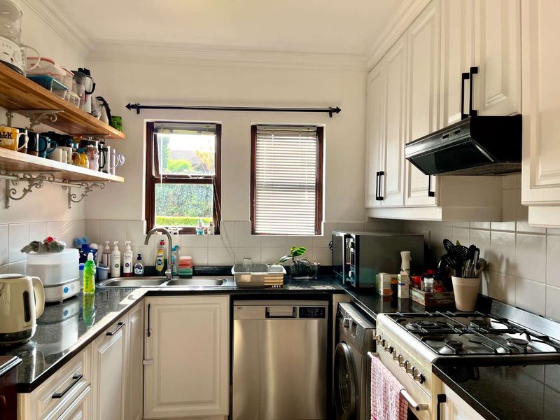 Spacious Pet-Friendly Duplex in Sought-After Plantations Estate - Photo 2