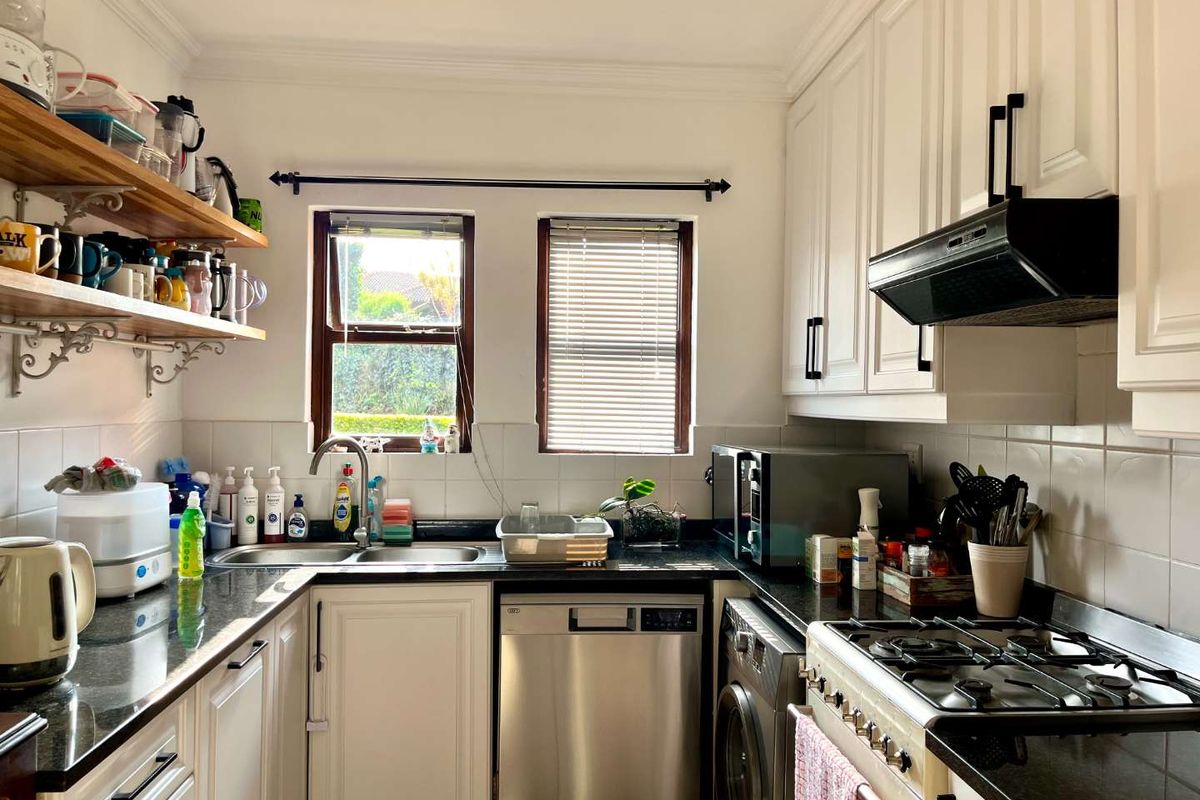 Spacious Pet-Friendly Duplex in Sought-After Plantations Estate - Photo 2