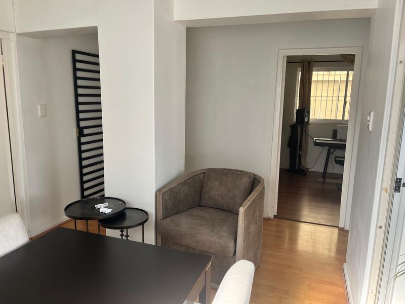 2 bedroomed home with secure parking - Photo 10