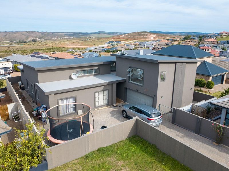 MONTE CHRISTO: WHAT A HOME & LIFESTYLE ON OFFER - Photo 2