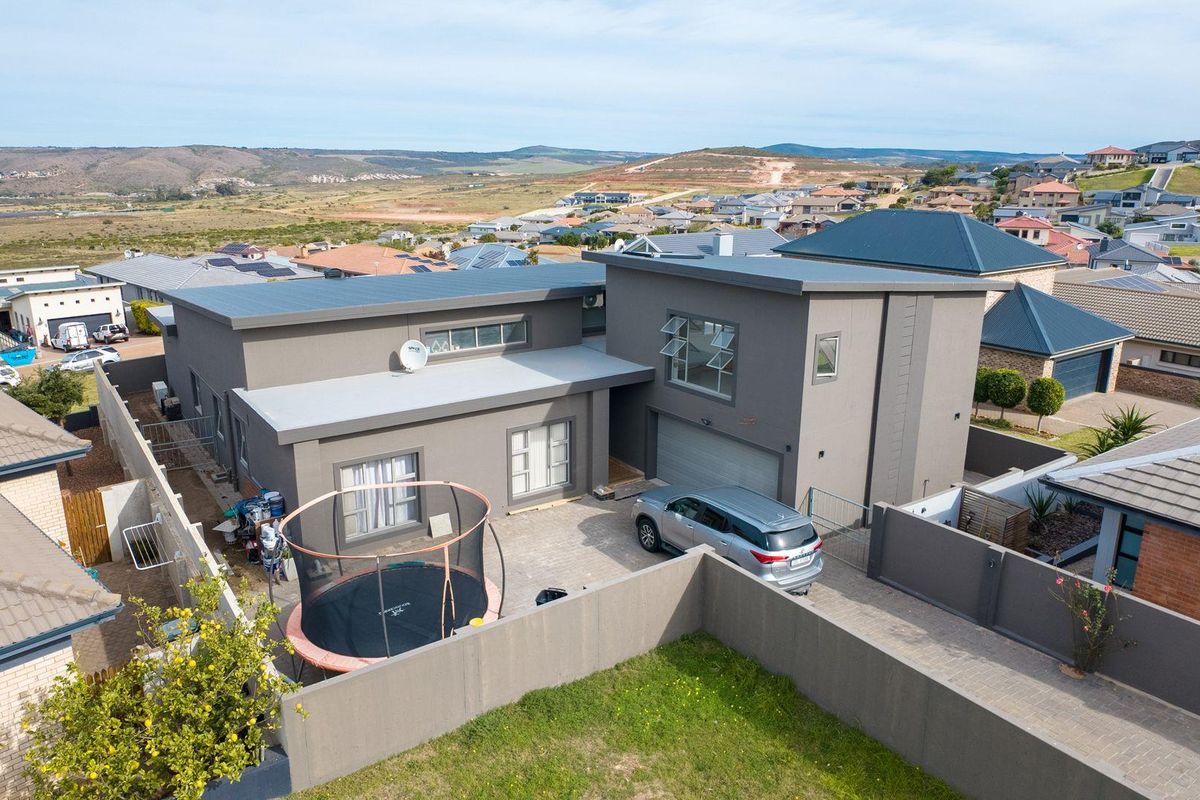 MONTE CHRISTO: WHAT A HOME & LIFESTYLE ON OFFER - Photo 2