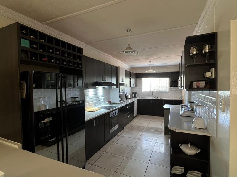 Freestanding 3-Bedroom Home with Air Conditioning and Garage – Soweto | N$1,600,000 (Costs Exclusive) - Photo 5