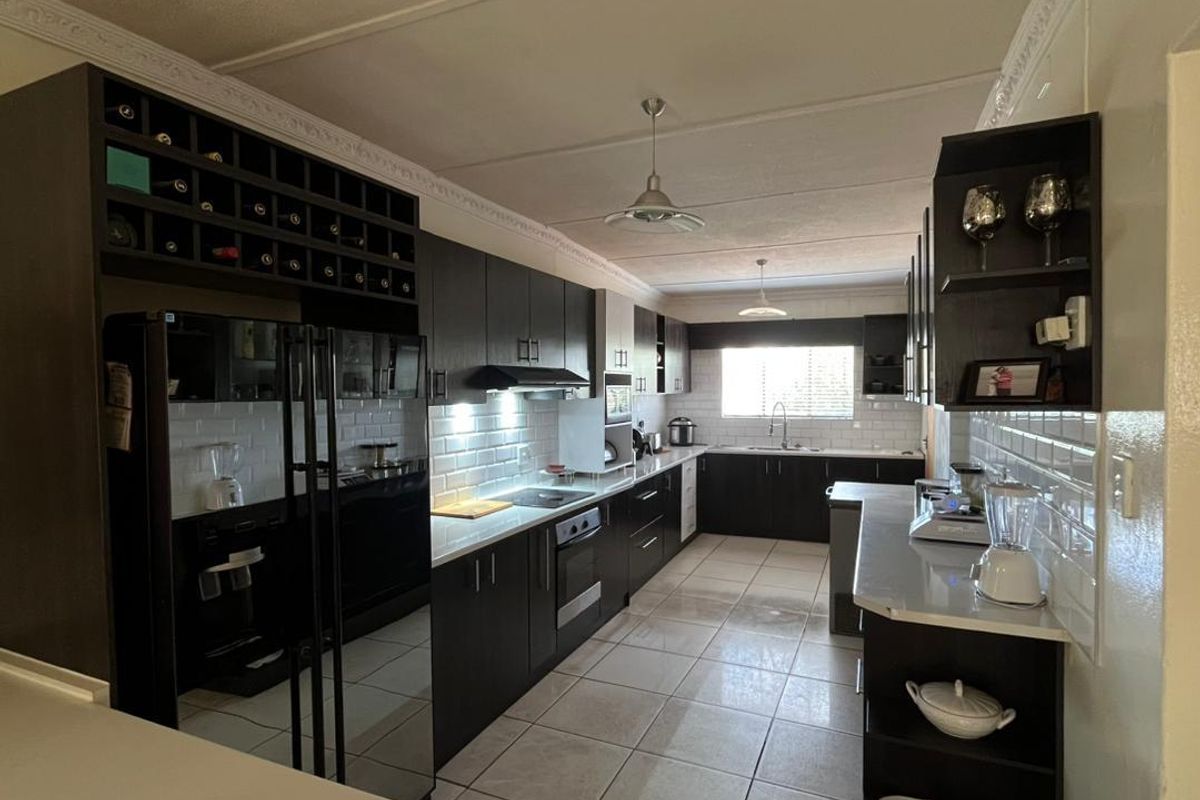 Freestanding 3-Bedroom Home with Air Conditioning and Garage – Soweto | N$1,600,000 (Costs Exclusive) - Photo 5