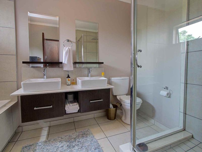 Unwind in Luxury: Modern Home with Private Patio & Garden! - Photo 10