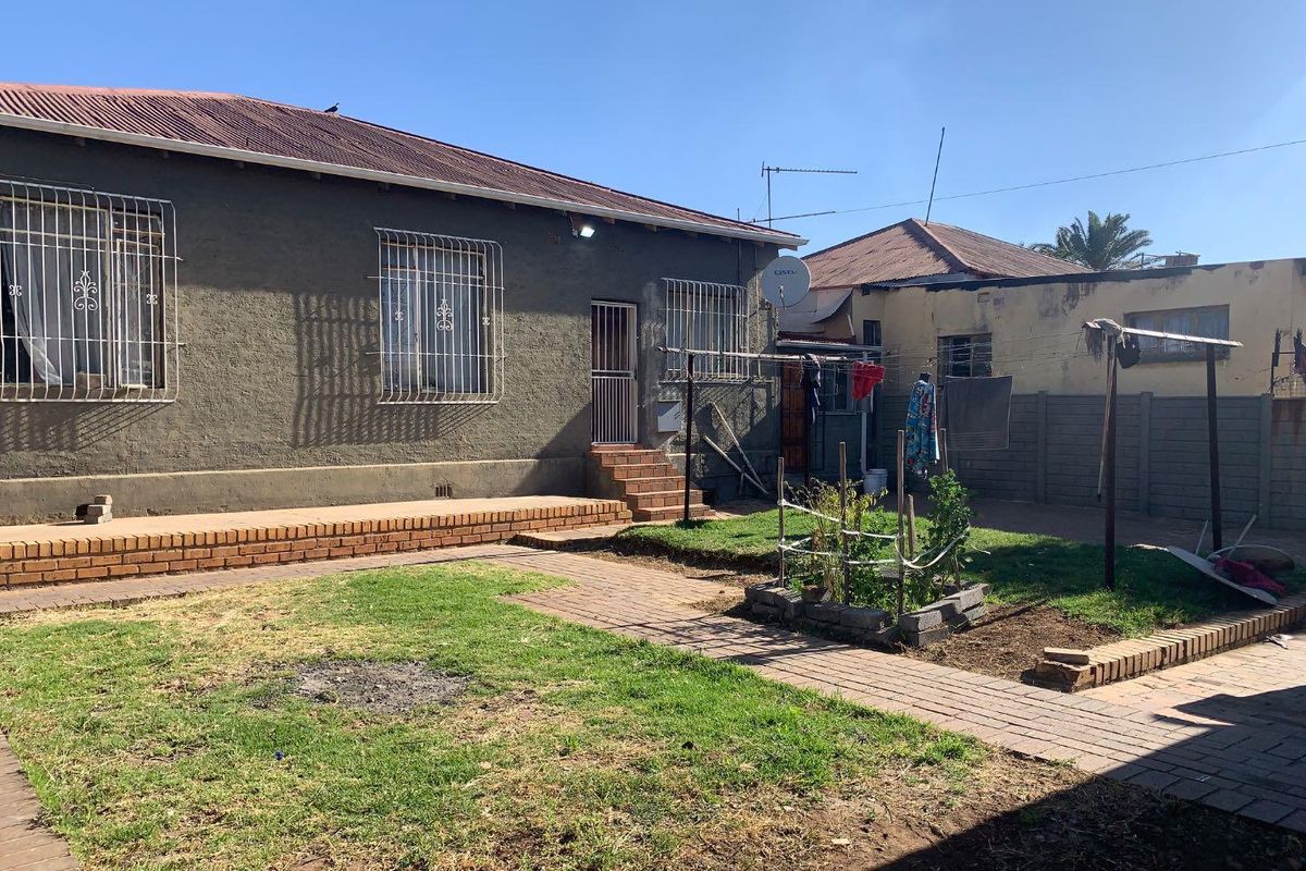 **Prime Investment Opportunity: Fully-Let Property with Strong Rental Income** - Photo 2