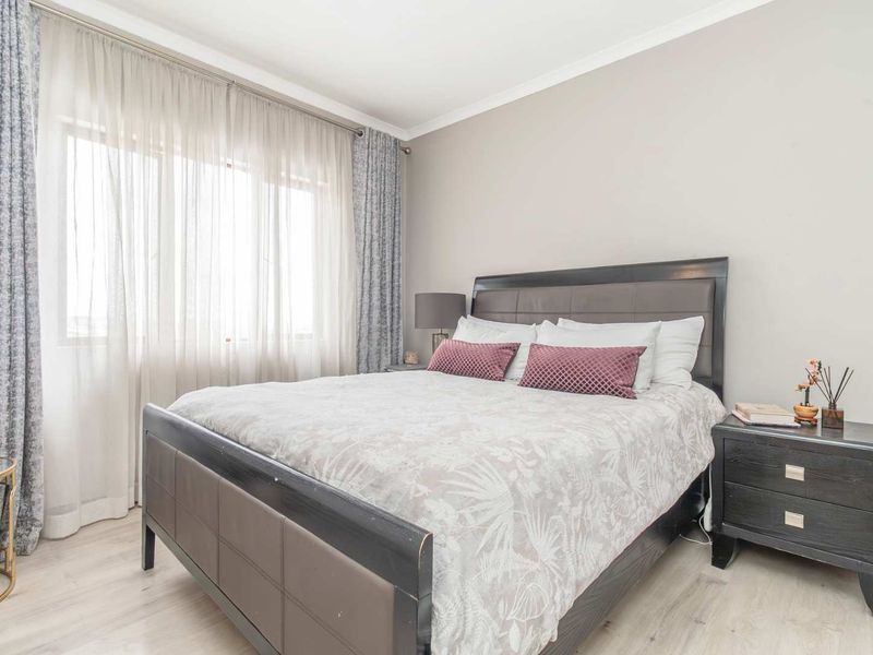 Modern Family Living - Photo 7