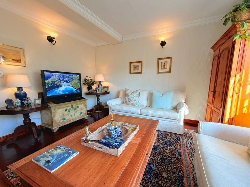 Sophisticated 3‐Bedroom Duplex Offering Exceptional Privacy, Character, and Modern Outdoor Living - Photo 8