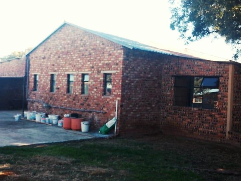 SMALL HOLDING CONSITS OF TWO HOUSES .GREAT INVESTMENT. EQUIPED WITH A TWO TOWER ERRIGATION PIVOT - Photo 5