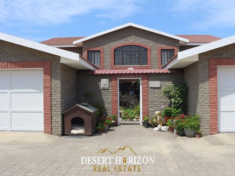 Swakopmund, Vogelstrand | Flexible living: 2 kitchens, perfect for Airbnb or multi-gen families - Photo 2