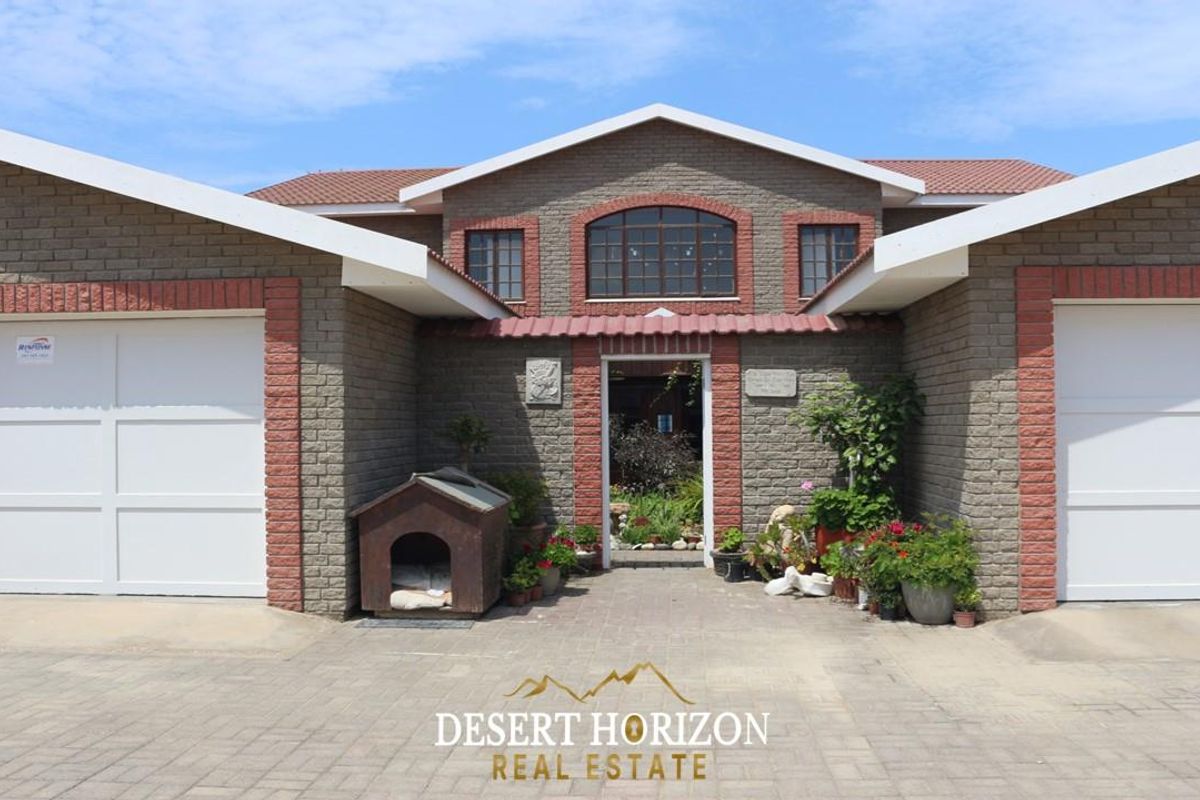 Swakopmund, Vogelstrand | Flexible living: 2 kitchens, perfect for Airbnb or multi-gen families - Photo 2