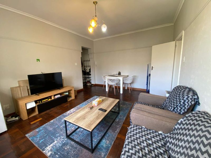 Good old fashioned Value. UCT students dream home. - Photo 4