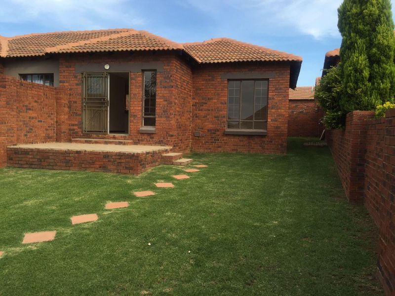Townhouse in secure complex with 2 tiled bedrooms - Photo 2