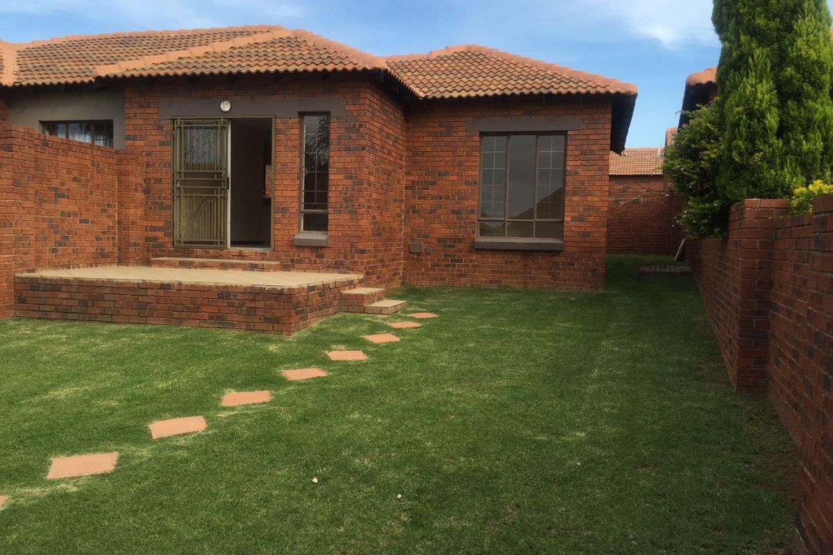 Townhouse in secure complex with 2 tiled bedrooms - Photo 2