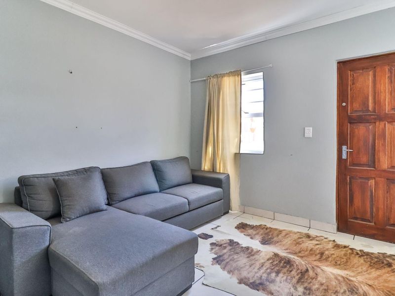 This Lovely 3-bedroom house in secure estate Pinotage Villas. - Photo 7