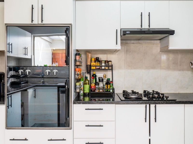 Modern duplex unit - Photo 9