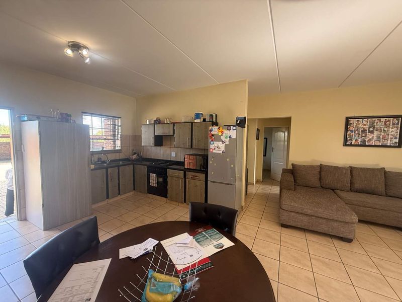 Spacious Ground Floor Corner Unit in Ravenswood, Boksburg - Photo 5