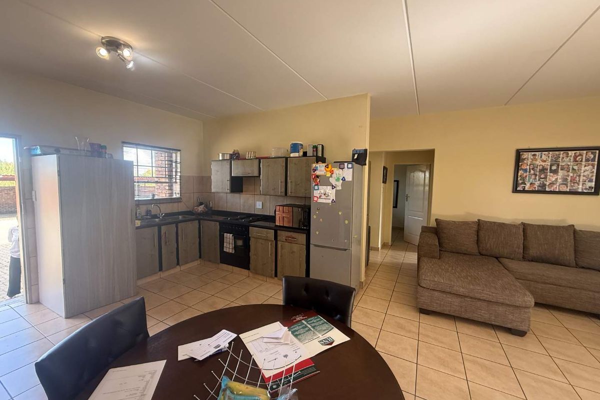 Spacious Ground Floor Corner Unit in Ravenswood, Boksburg - Photo 5