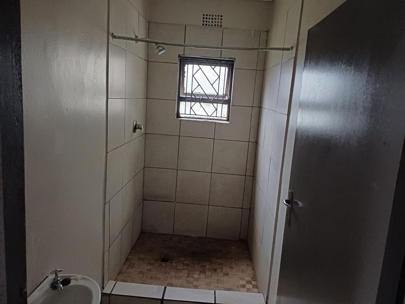 Affordable 2-Bedroom Rental Unit, Immediate Availability in Arboretum - Photo 6