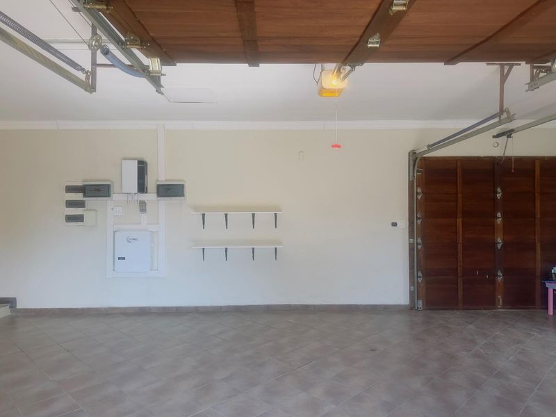 4 Bedroom House to Rent in Blue Valley Golf Estate - Photo 4