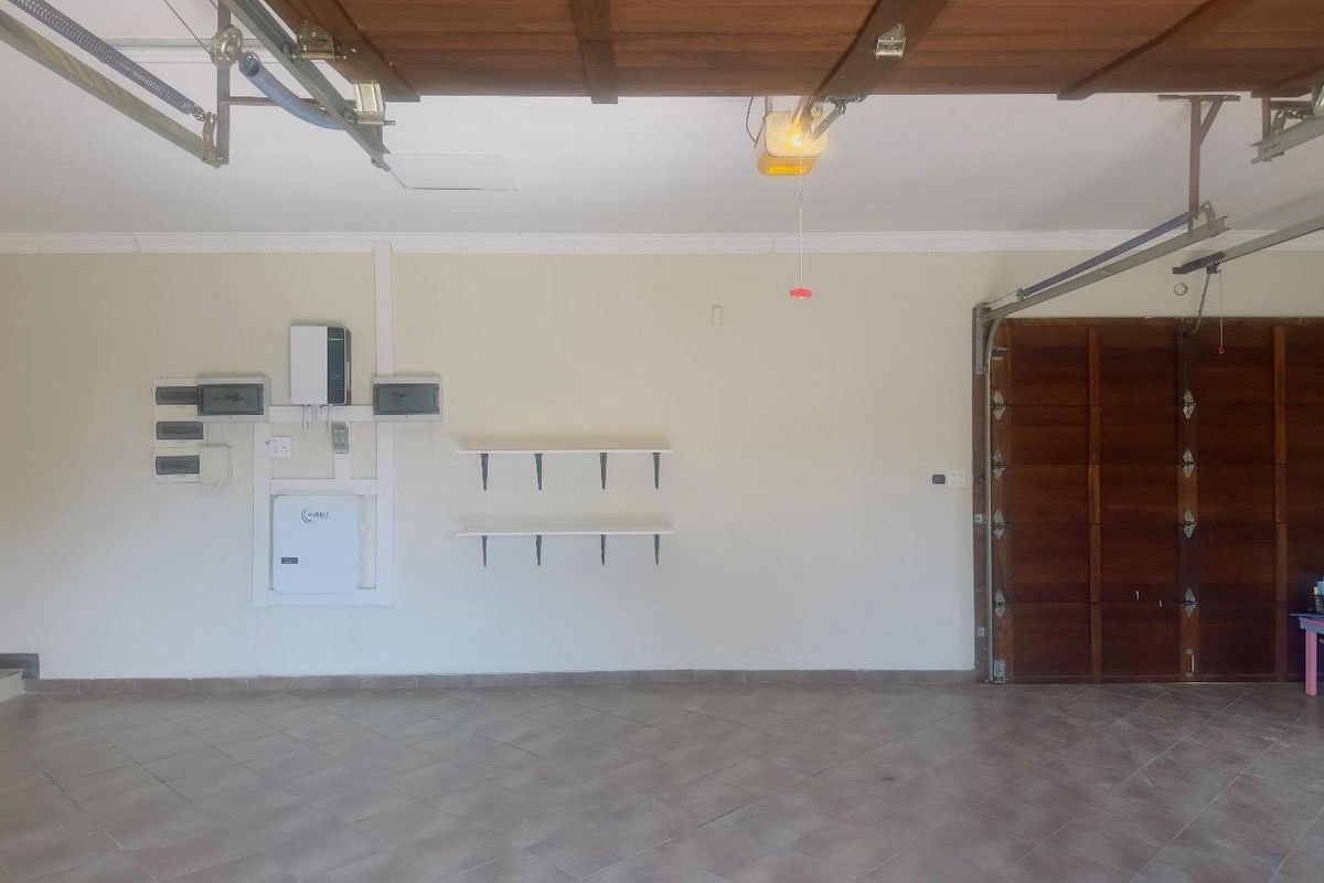 4 Bedroom House to Rent in Blue Valley Golf Estate - Photo 4