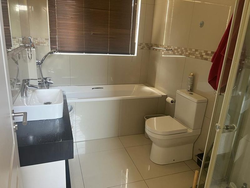 FOR SALE - 4 BEDROOM DOUBLE STOREY HOUSE IN OCEAN VIEW SWAKOPMUND, NAMIBIA - Photo 10