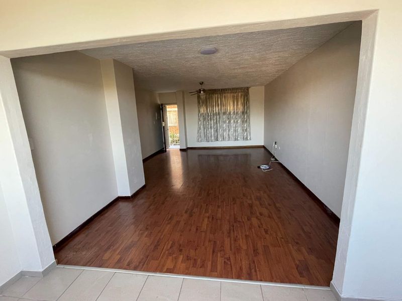 2 Bedroom & 2 Bathroom apartment for sale in Silverton - Photo 3