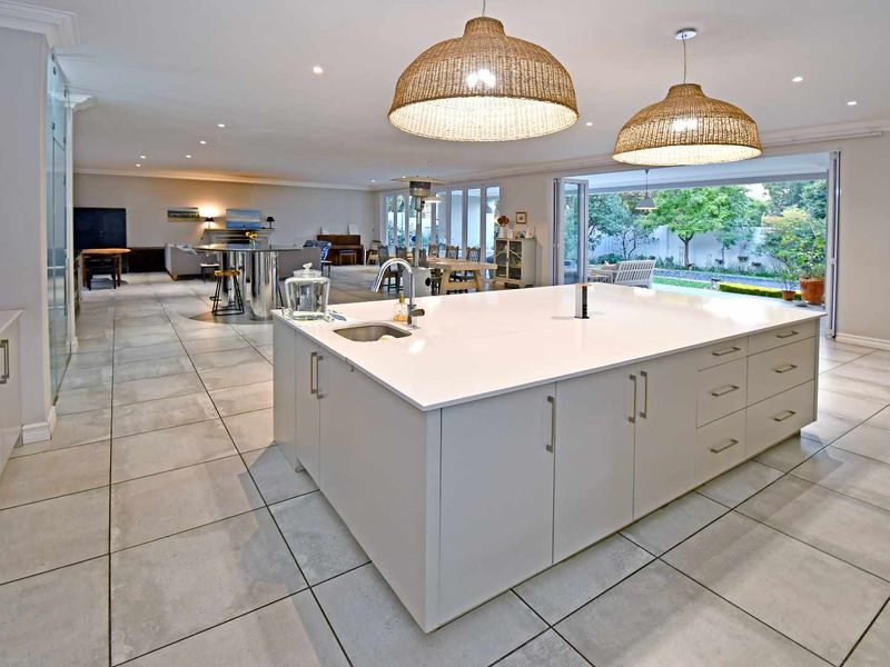 Bryanston Beauty - Photo 2