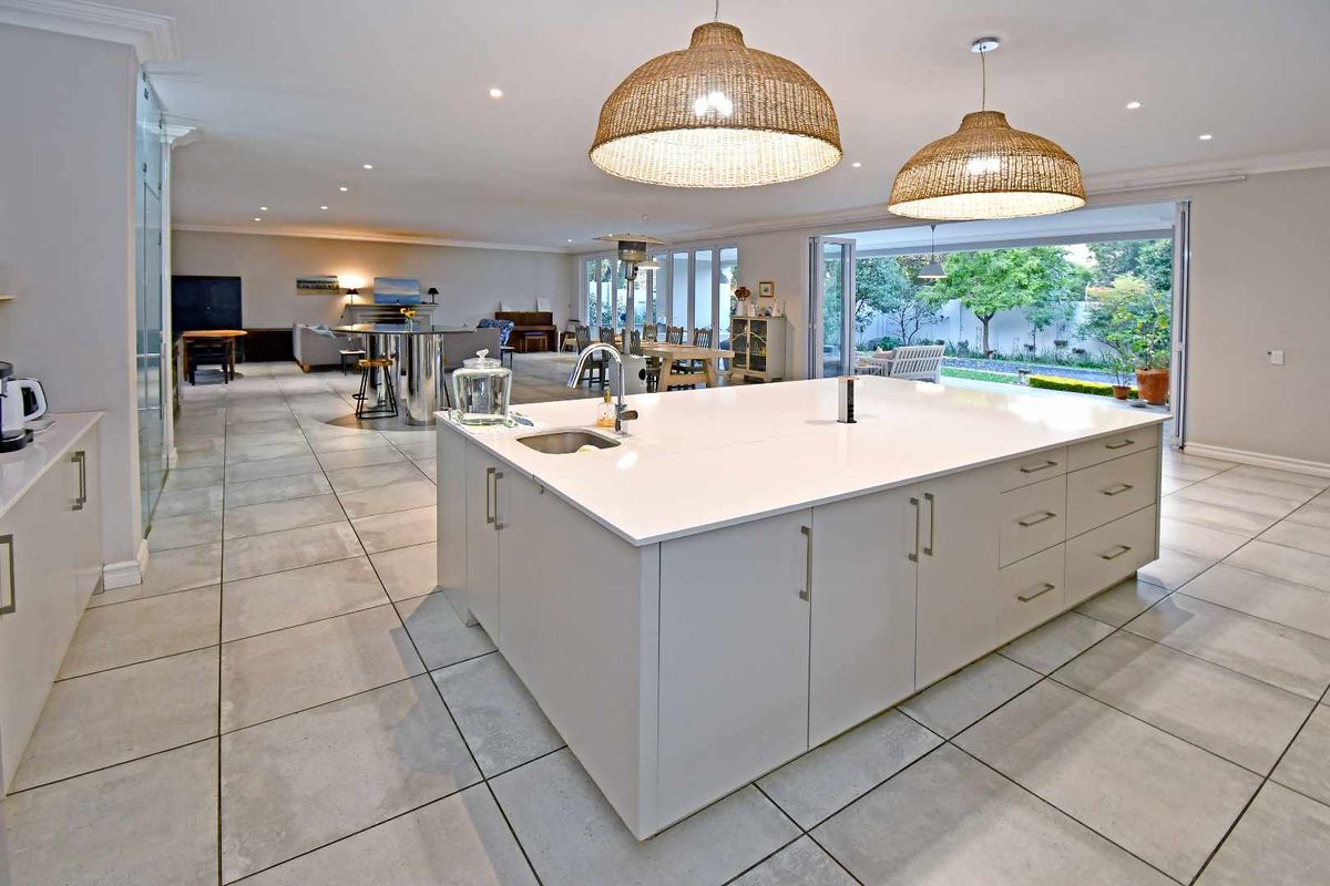 Bryanston Beauty - Photo 2