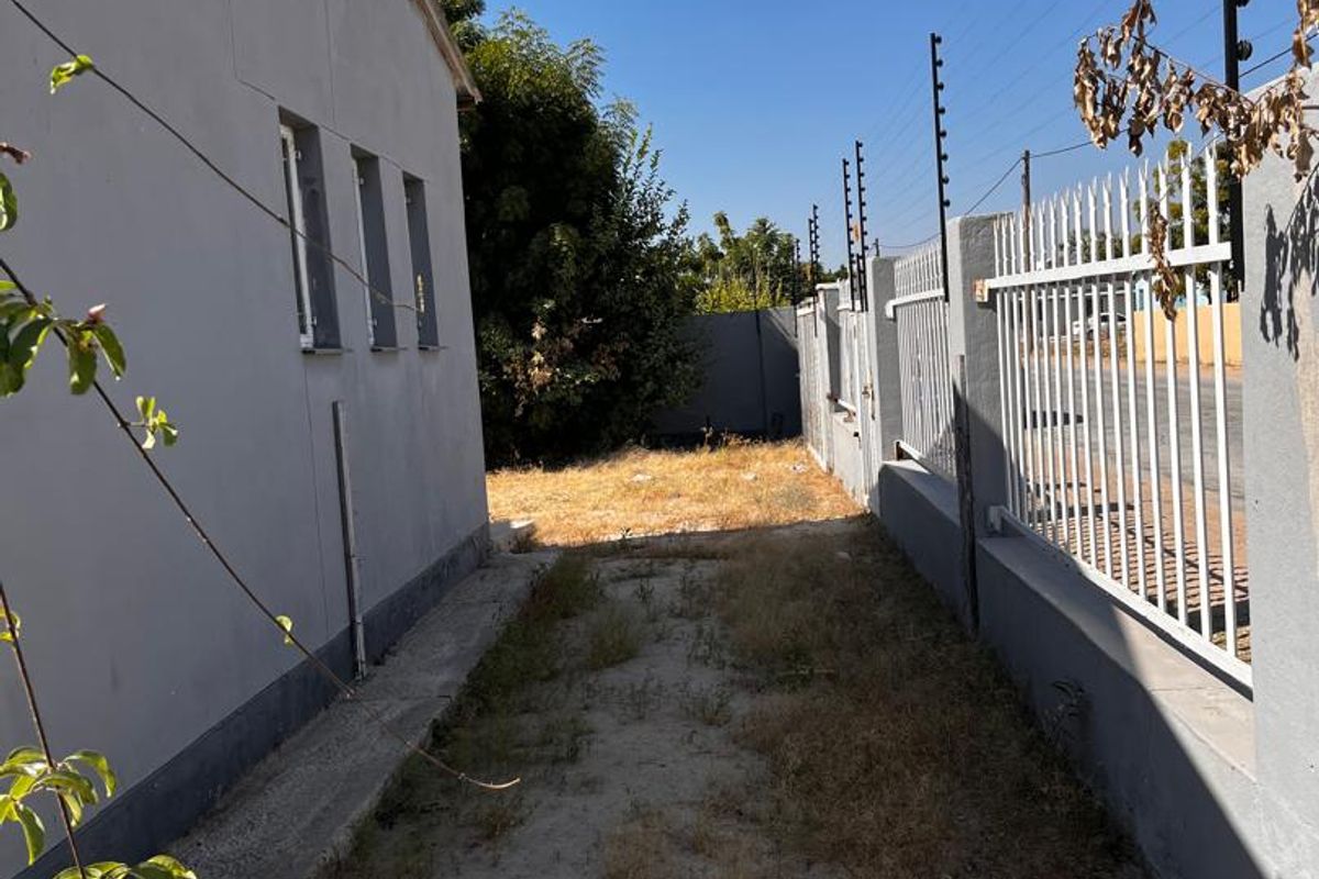 🏡 For Sale: Spacious Residential Property in Extension 1, Outapi - Photo 3