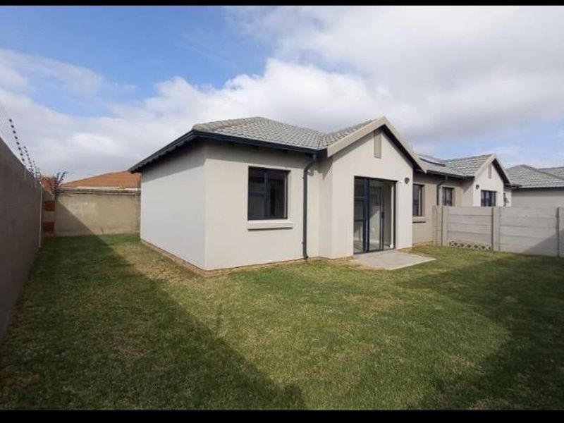 3 Bedroom Simplex for Rent - Photo 2