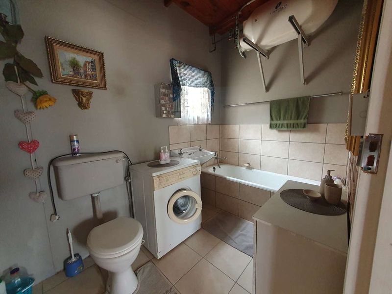 "Spacious 5-Bed Home: Ideal for Families or Investors!" - Photo 9