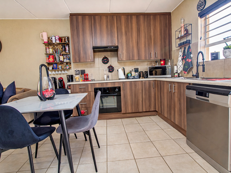 Fit for a King! - Photo 10