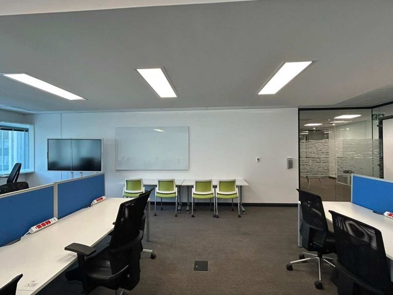 Premium 950m2 office space to let in Foreshore - Photo 9