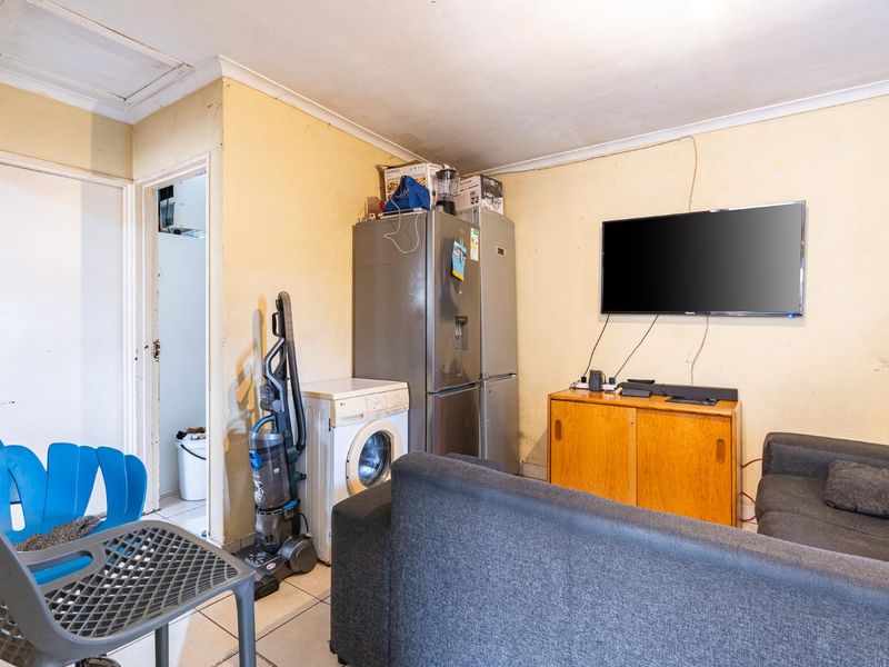 Two Bedroom Home With Flatlet - Photo 3
