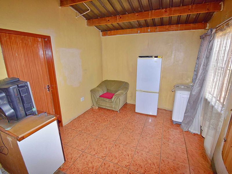 Starter Home - Photo 3