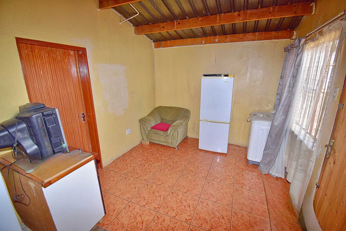 Starter Home - Photo 3