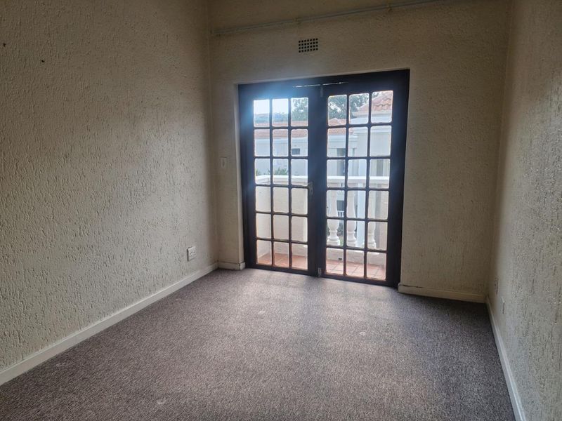 Top floor 1 bedroom in central Sandown position - Photo 6