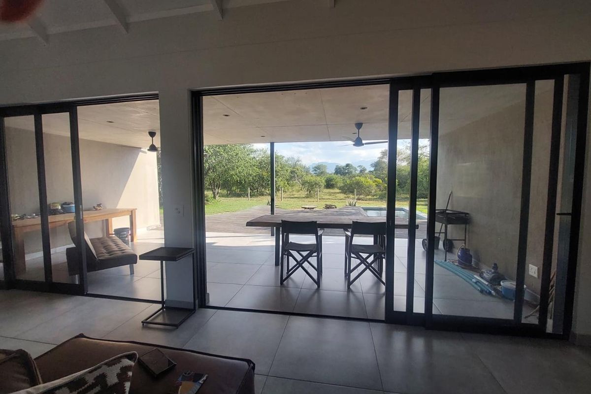 Prime Bushveld Living in Moditlo Wildlife Estate – Furnished Rental - Photo 5