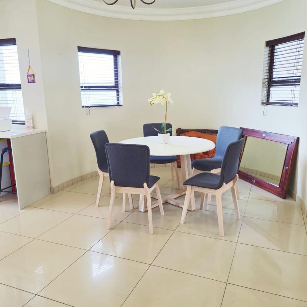Open plan dinning area