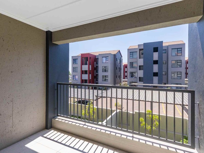 Two Bedroom Apartment in Secure Estate - Photo 6