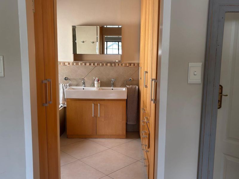 Spacious Home with Cottage, Pool & Top Security in Norwood - Photo 9