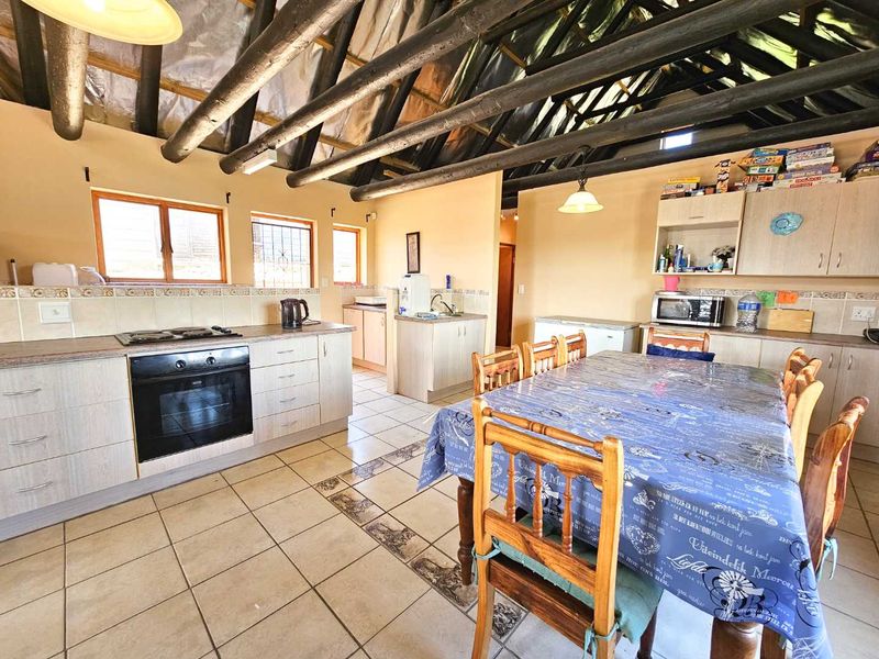 Five bedroom family home for sale in Stilbaai-Wes. - Photo 5